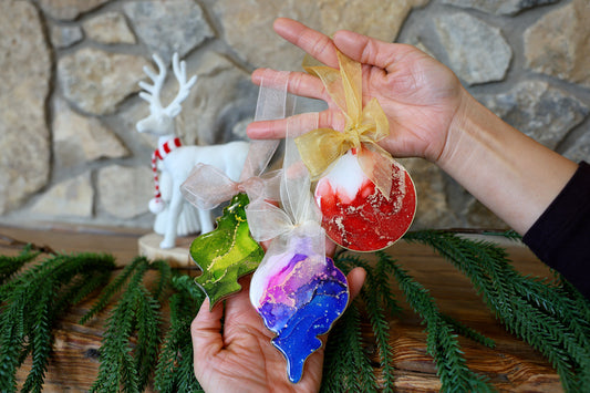 🎄 Holiday Ornaments with Alcohol Ink & Resin:  Step-by-Step Tutorial